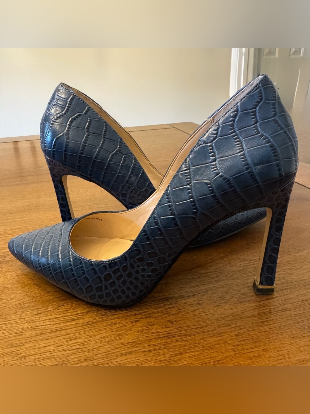 WHITE HOUSE BLACK MARKET Navy Croc-Embossed Pointed Toe Pumps